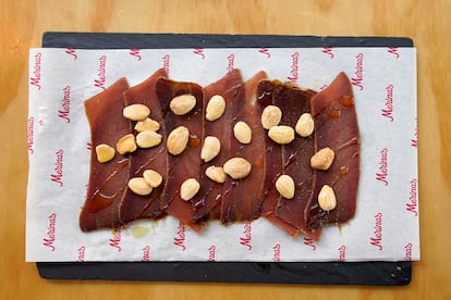 Mojama con almendras. 