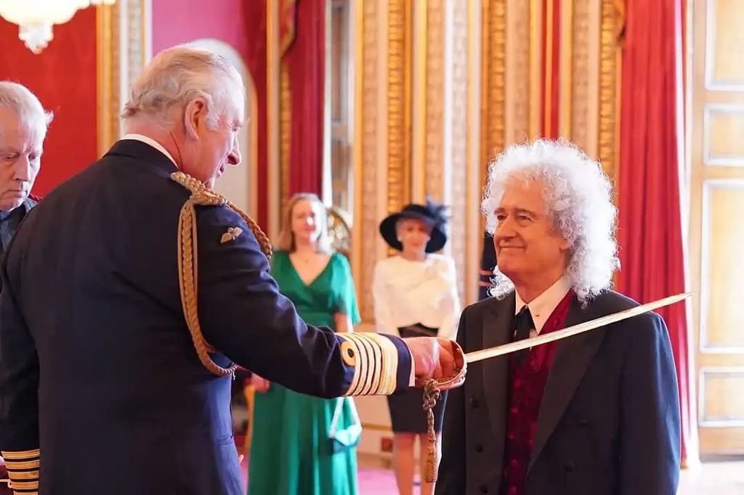 El rey Carlos III nombra caballero a Brian May, de Queen ...