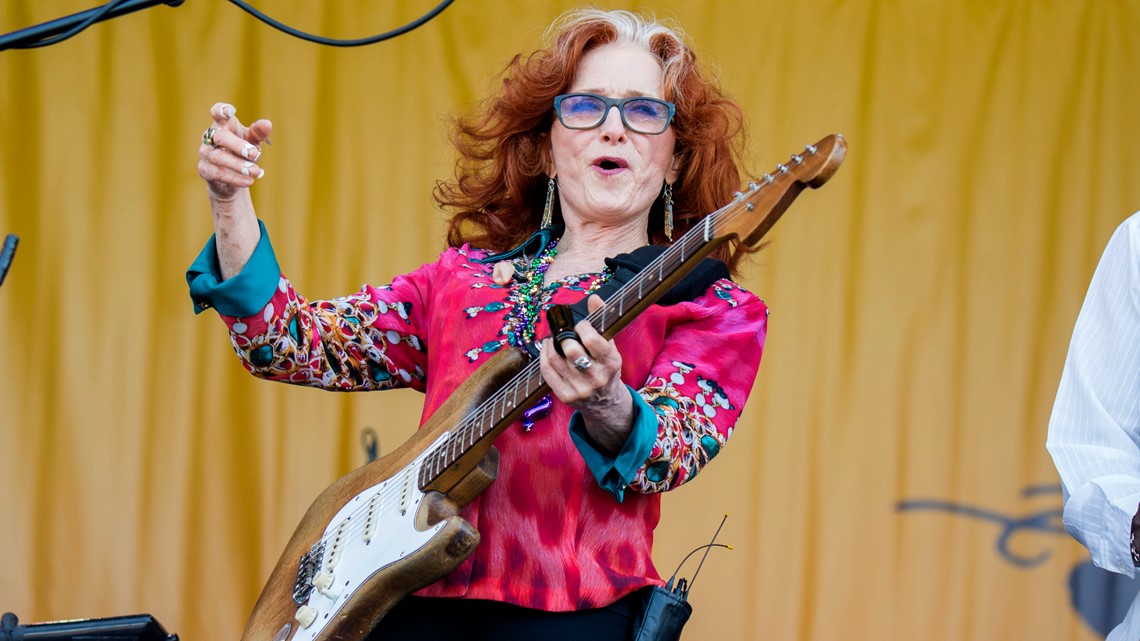 Bonnie Raitt announces 'Just Like That' 2023 concert tour | 9news.com