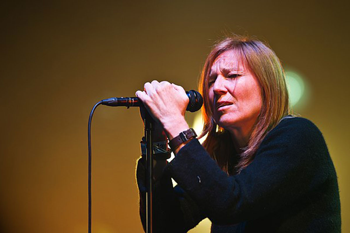 Beth Gibbons de Portishead estrena su nuevo sencillo "Reaching Out" - WARP.la