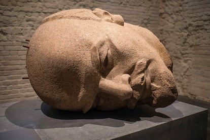 La cabeza de un monumento a Lenin desmantelado en 1991, expuesta en la Ciudadela de Berlín, en el barrio de Spandau. Desde 2016, forma parte de una exposición de estatuas retiradas del espacio público.