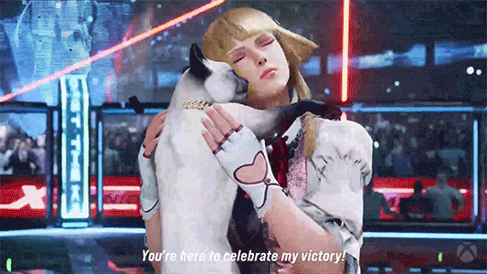 personaje femenino de Tekken dándole cariño a un gatito dentro del juego.- Blog Hola Telcel 