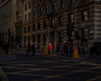 Cornhill es un barrio y una calle de la ciudad de Londres, el núcleo histórico y el centro financiero del moderno Londres, Inglaterra. (2019)

