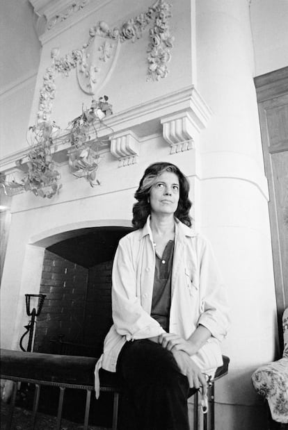 Así posó en 1983 para Juantxu Rodríguez la autora Susan Sontag. 