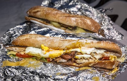 Los bocadillos no pueden faltar en las cenas de sobaquillo.