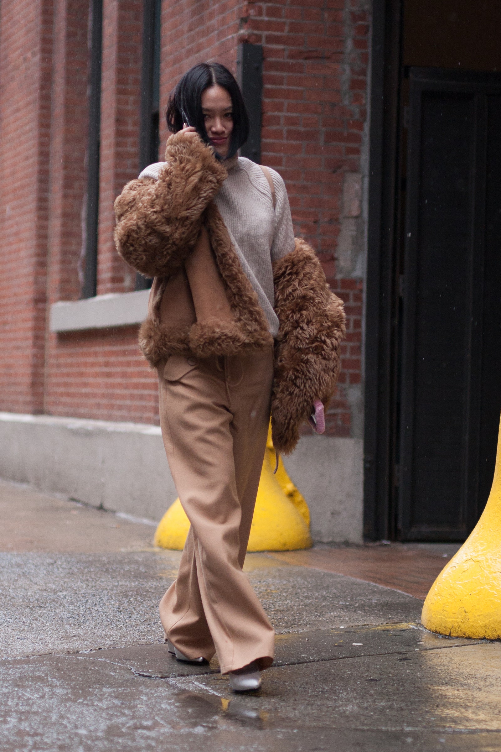 Abrigo ‘Penny Lane esta ser la prenda boho que todas querrn este otoñoinvierno 20242025