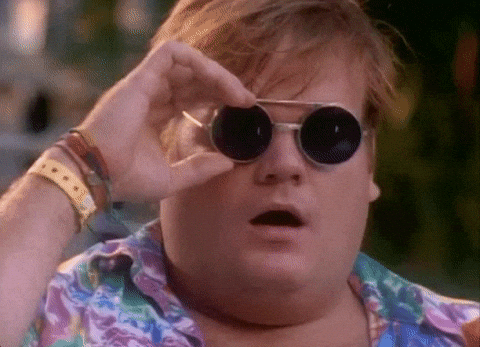 Hombre alza sus gafas sorprendido.- Blog Hola Telcel