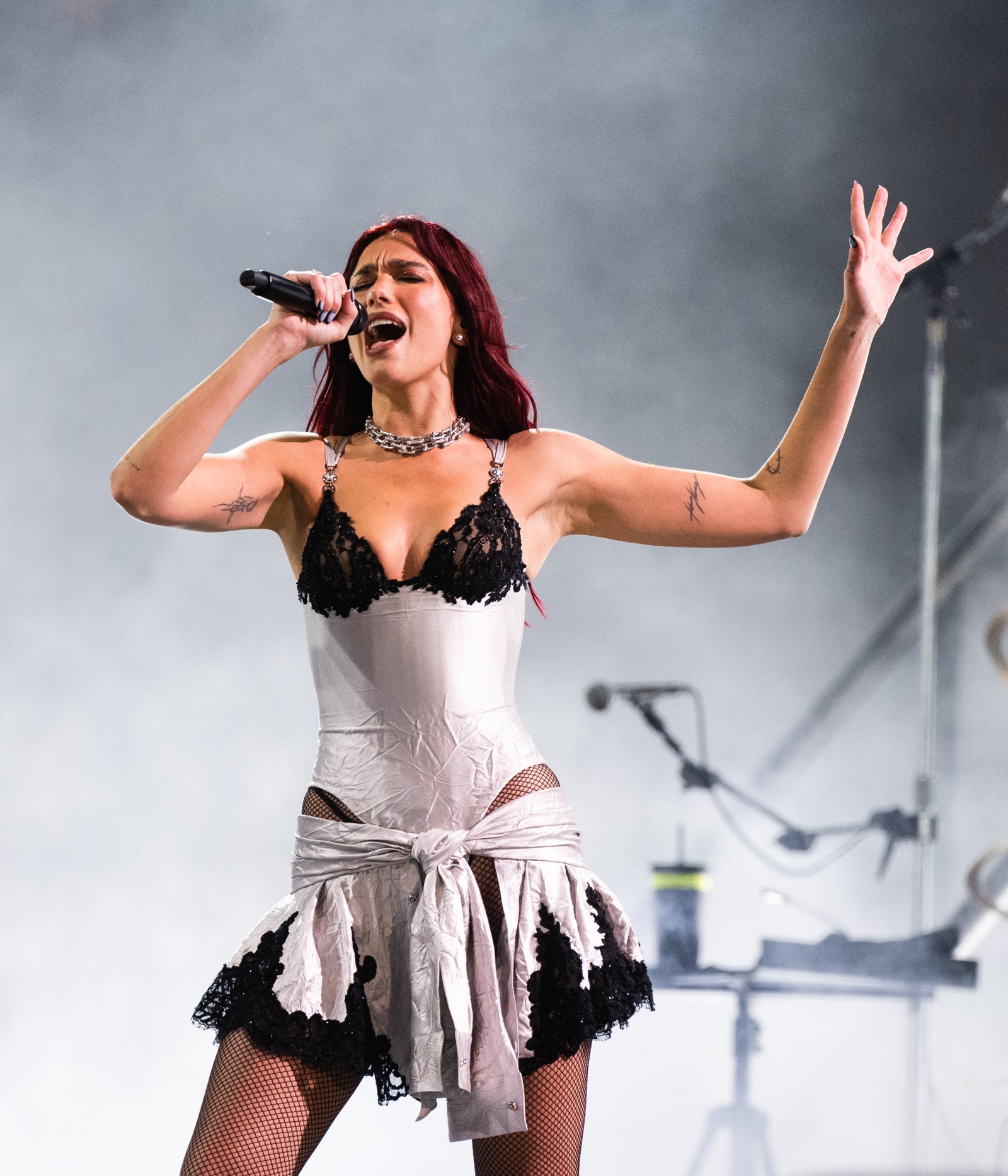 dua lipa en glastonbury 2024