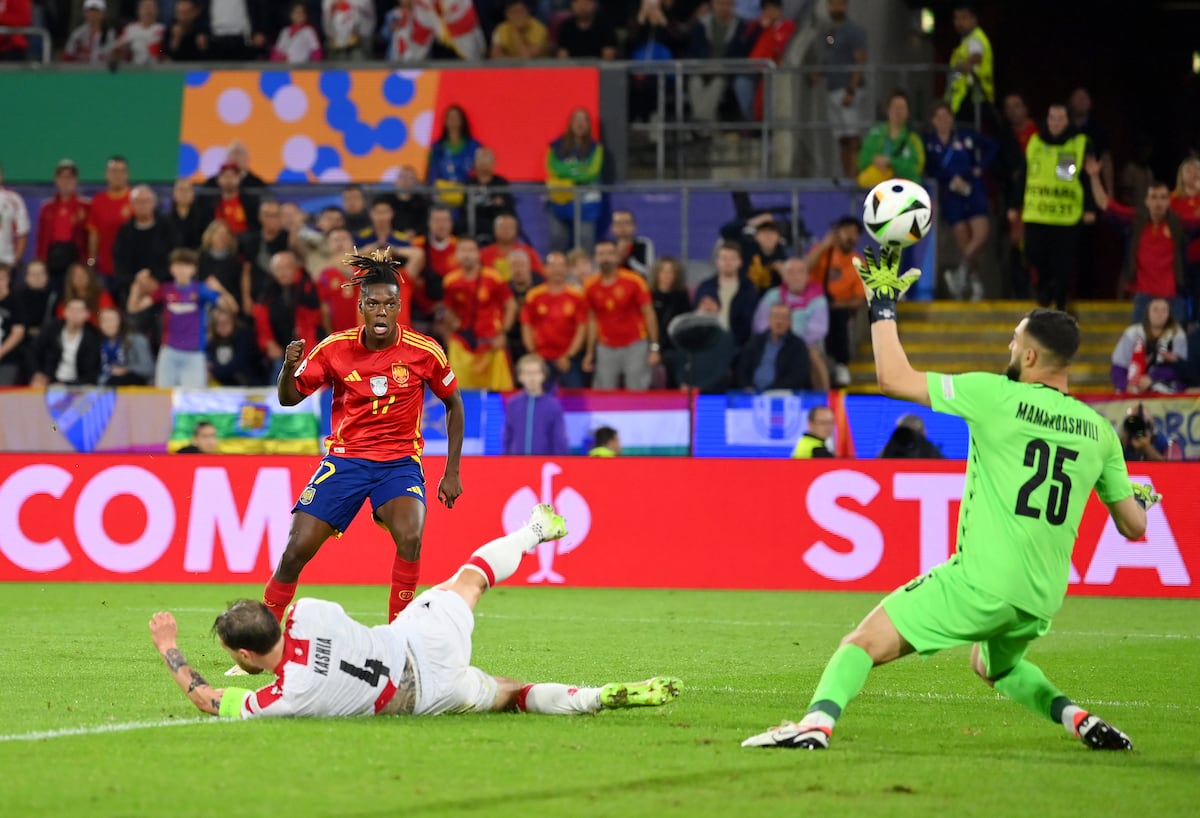 Nico Williams marca el tercer gol de España a Georgia.