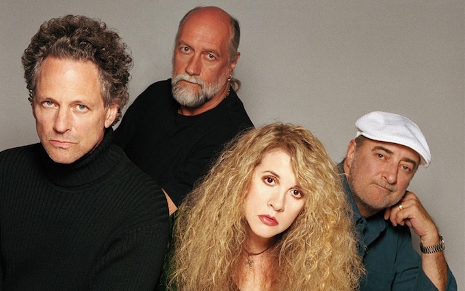 Four years after they kicked him out, Lindsey Buckingham shows Fleetwood Mac what they're missing