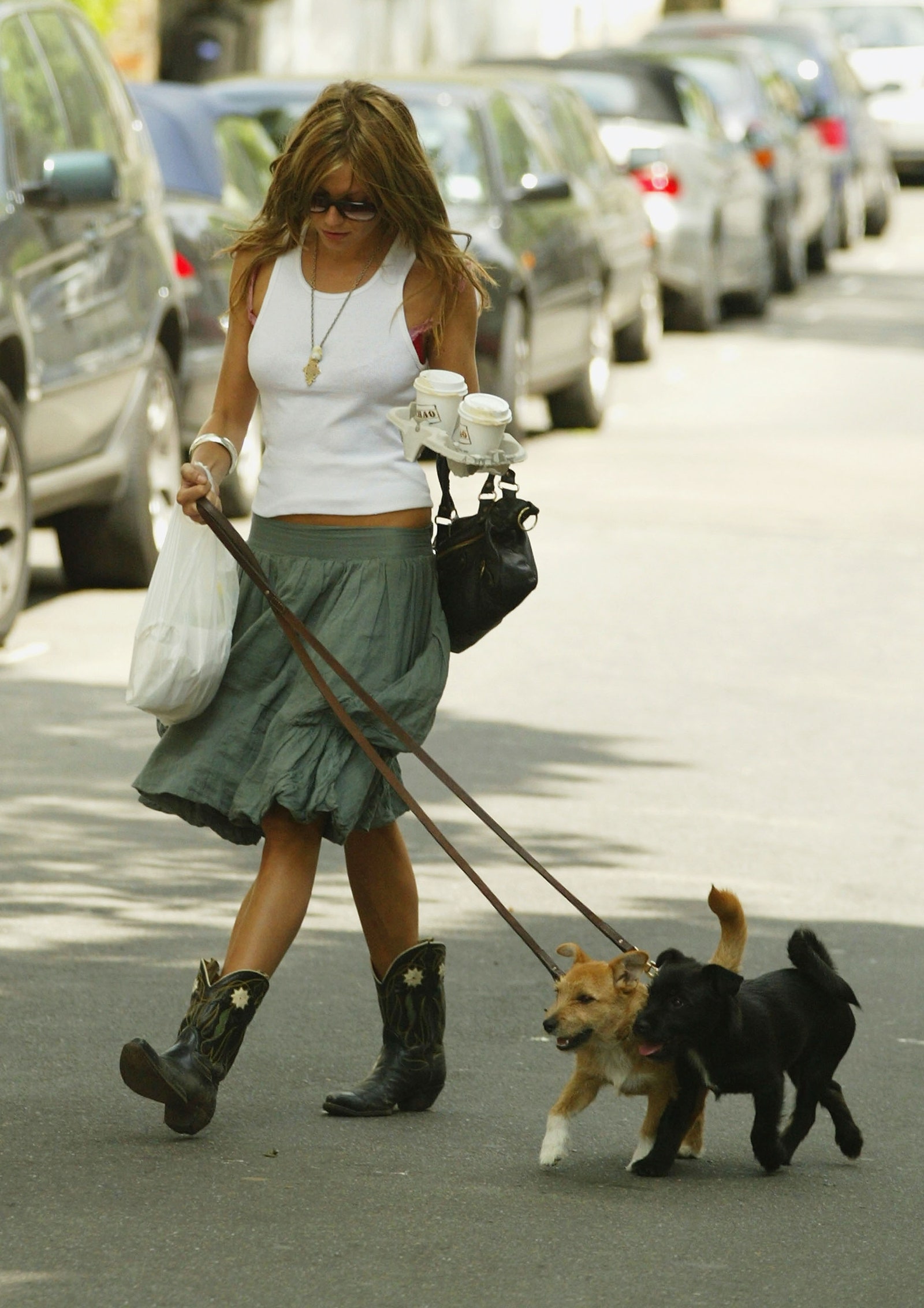 Sienna Miller con una falda boho en 2004