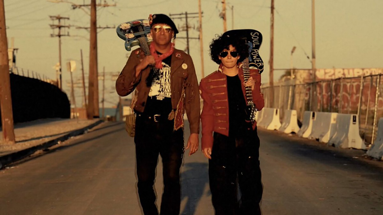 TOM MORELLO: NUEVO SINGLE CON SU HIJO DE 13 AÑOS ROMAN Hear TOM MORELLO and his son rage on new song "Soldier in the Army of Love" | Revolver