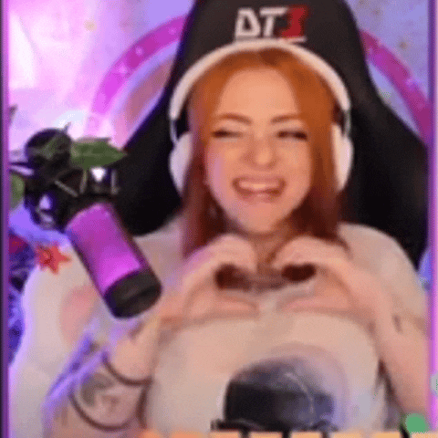 streamer haciéndo una señal de corazón con sus manos porque los videojuegos son capaces de unir a personas de todas partes del mundo.- Blog Hola Telcel