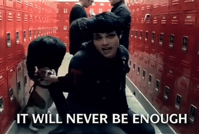 Gerard Way cantando el verso "It will never be enough" en el videoclip 'Blood' de su banda My Chemical Romance.- Blog Hola Telcel