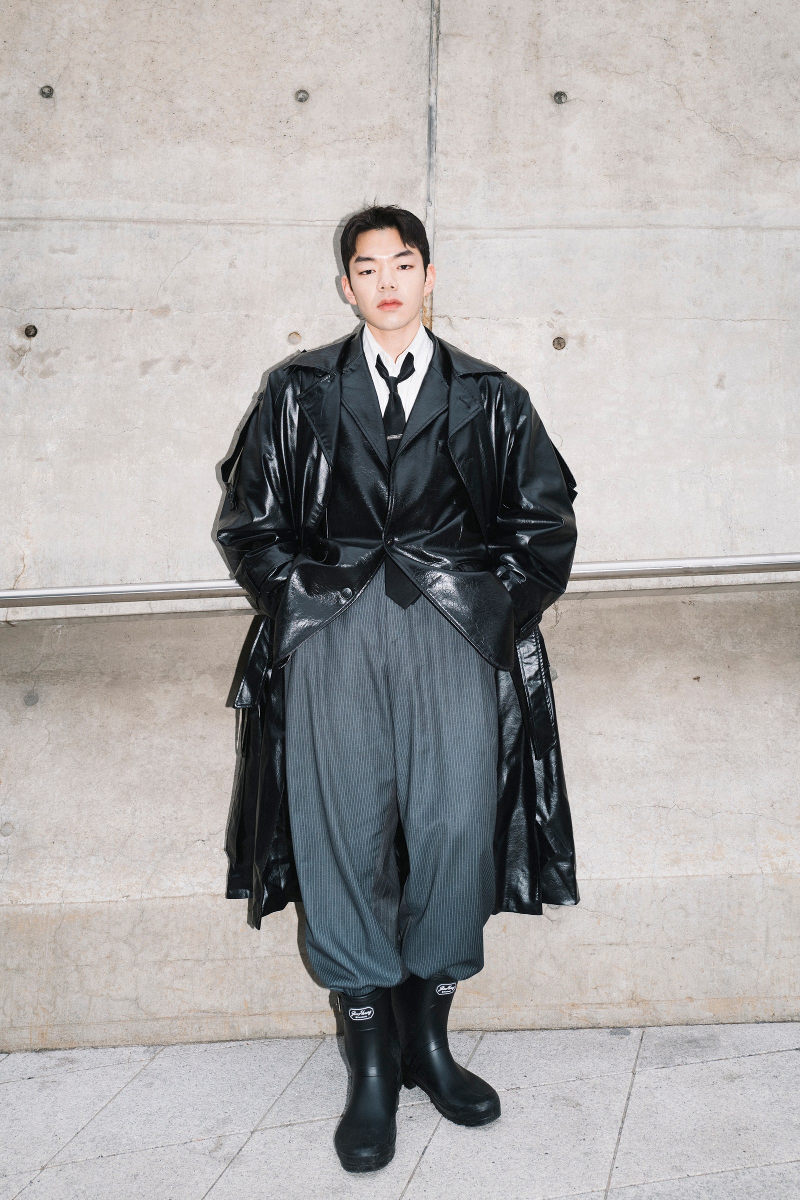 estilismo con unos pantalones de inspiración japonesa