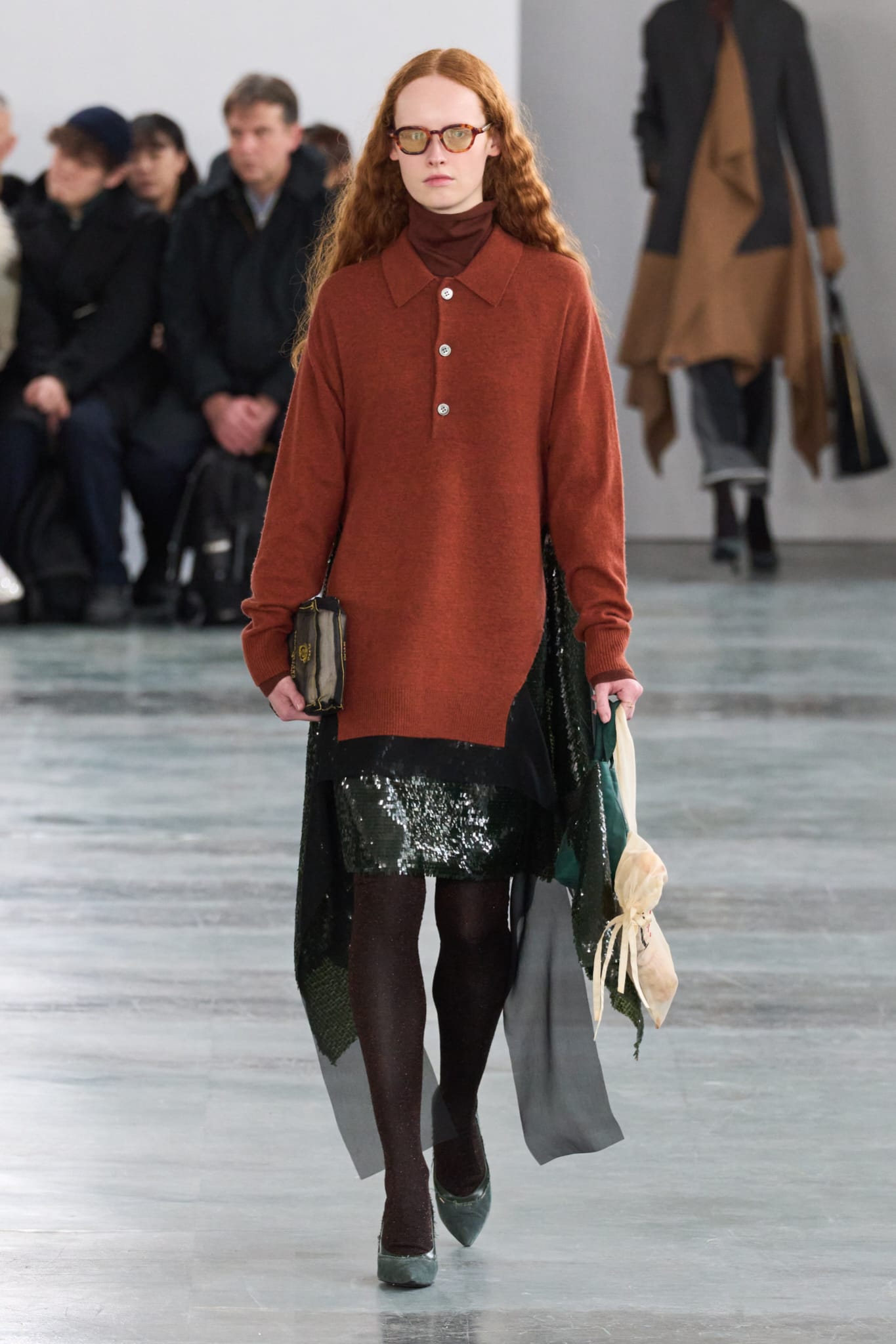 Double bag en la colección otoñoinvierno 2024 de Undercover