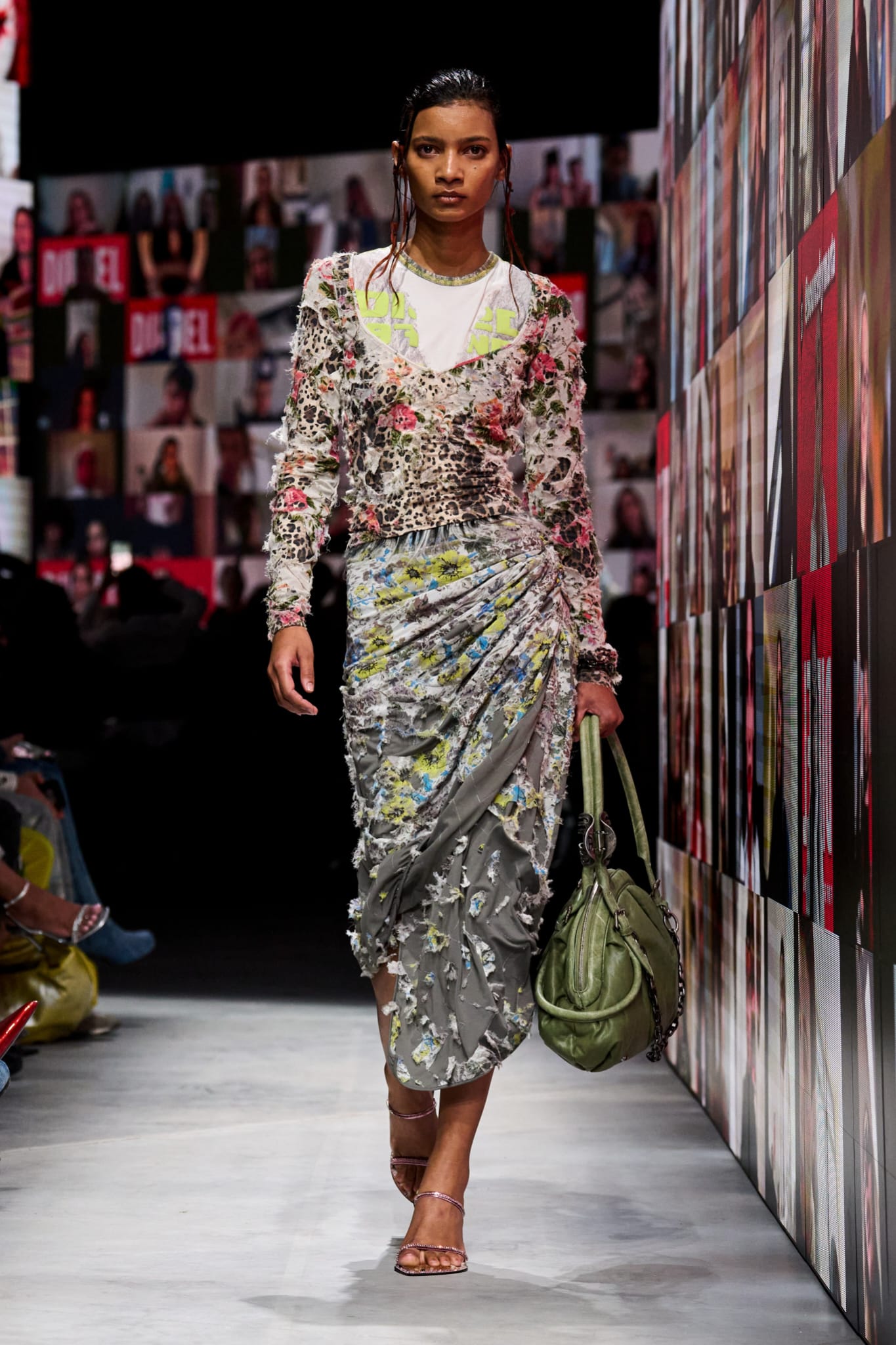 Bolso verde en la colección otoñoinvierno 2024 de Diesel
