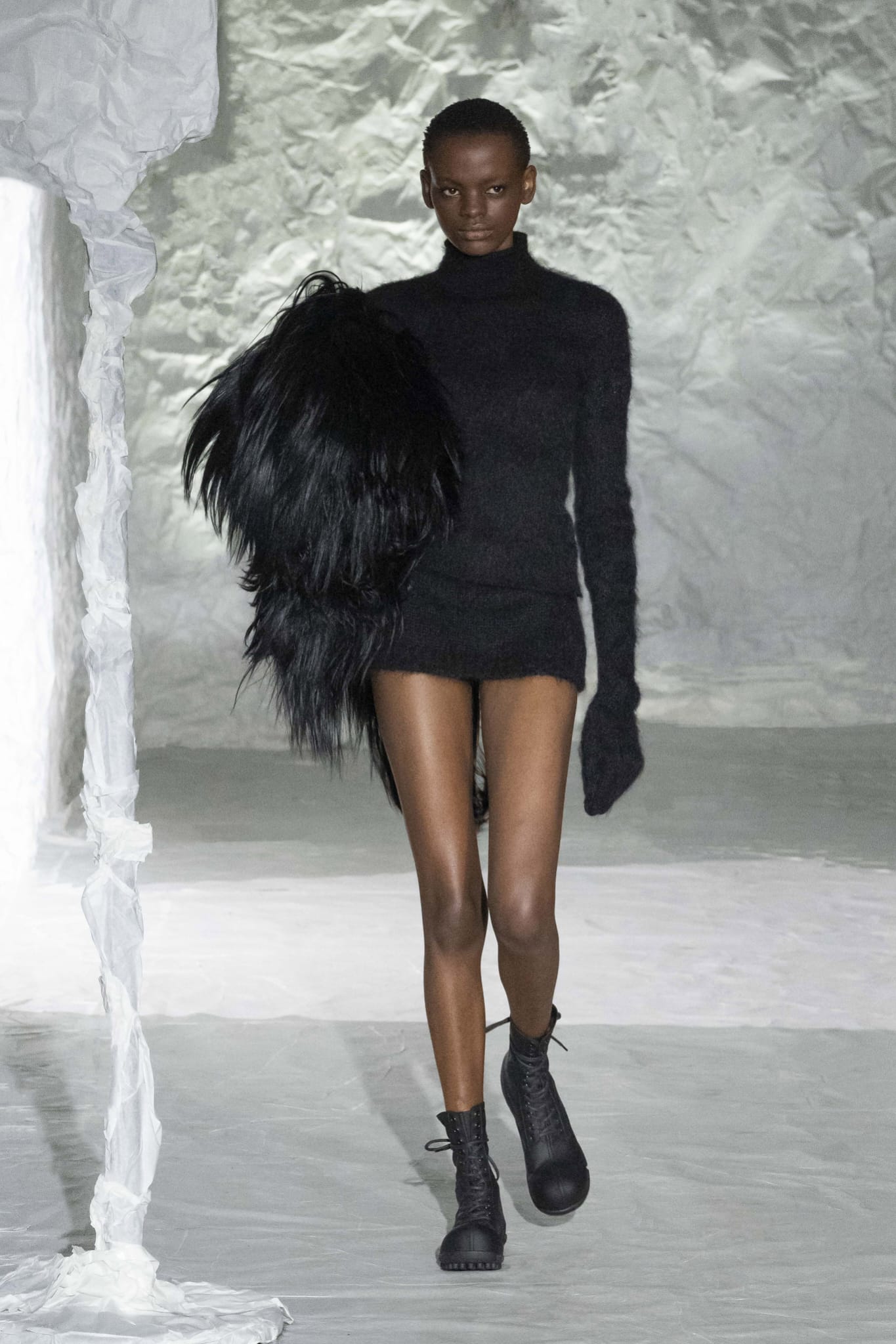 Bolso de pelo en la colección otoñoinvierno 2024 de Marni