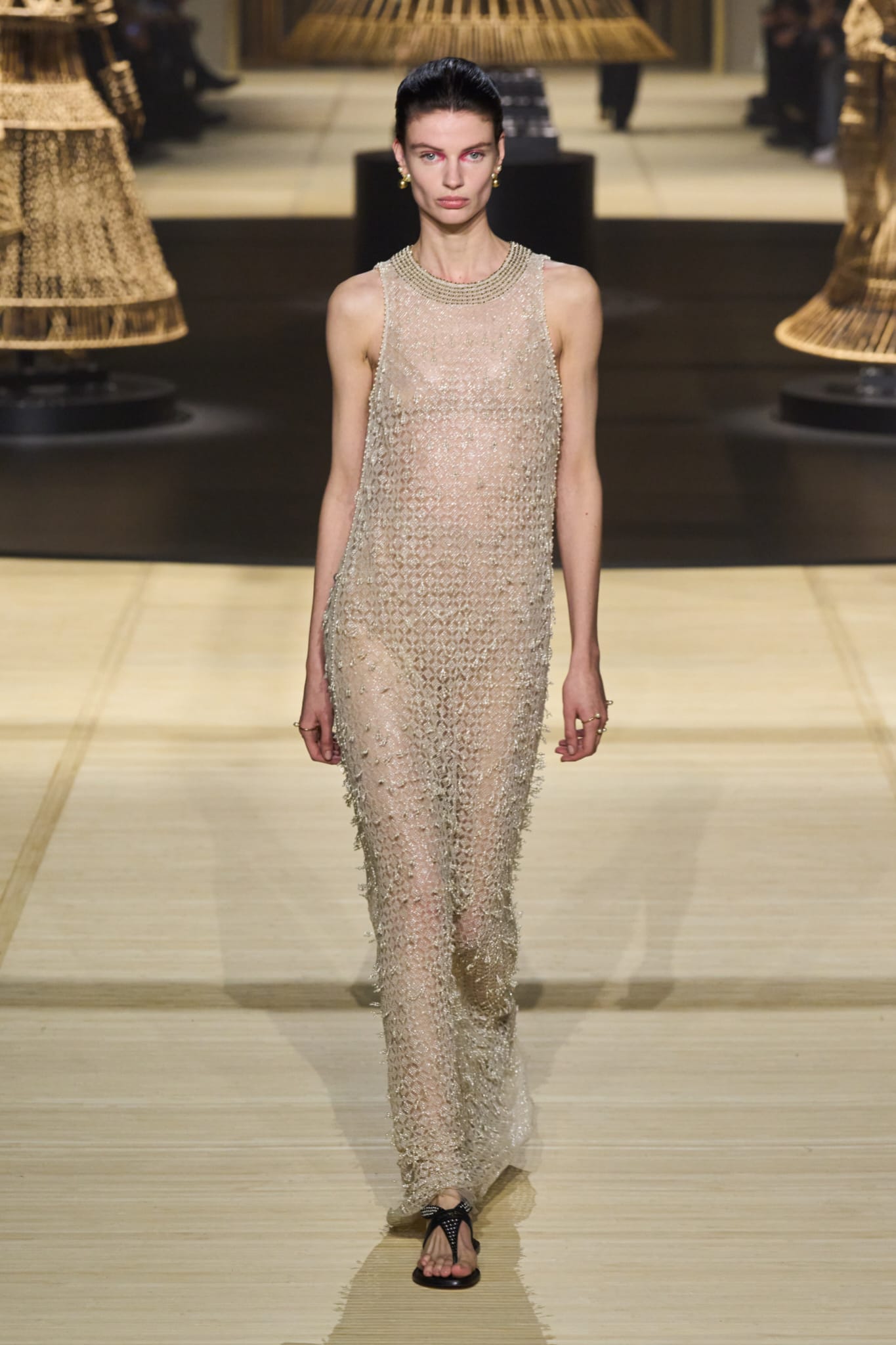 Tendencia transparencias para otoñoinvierno 2024 por Dior