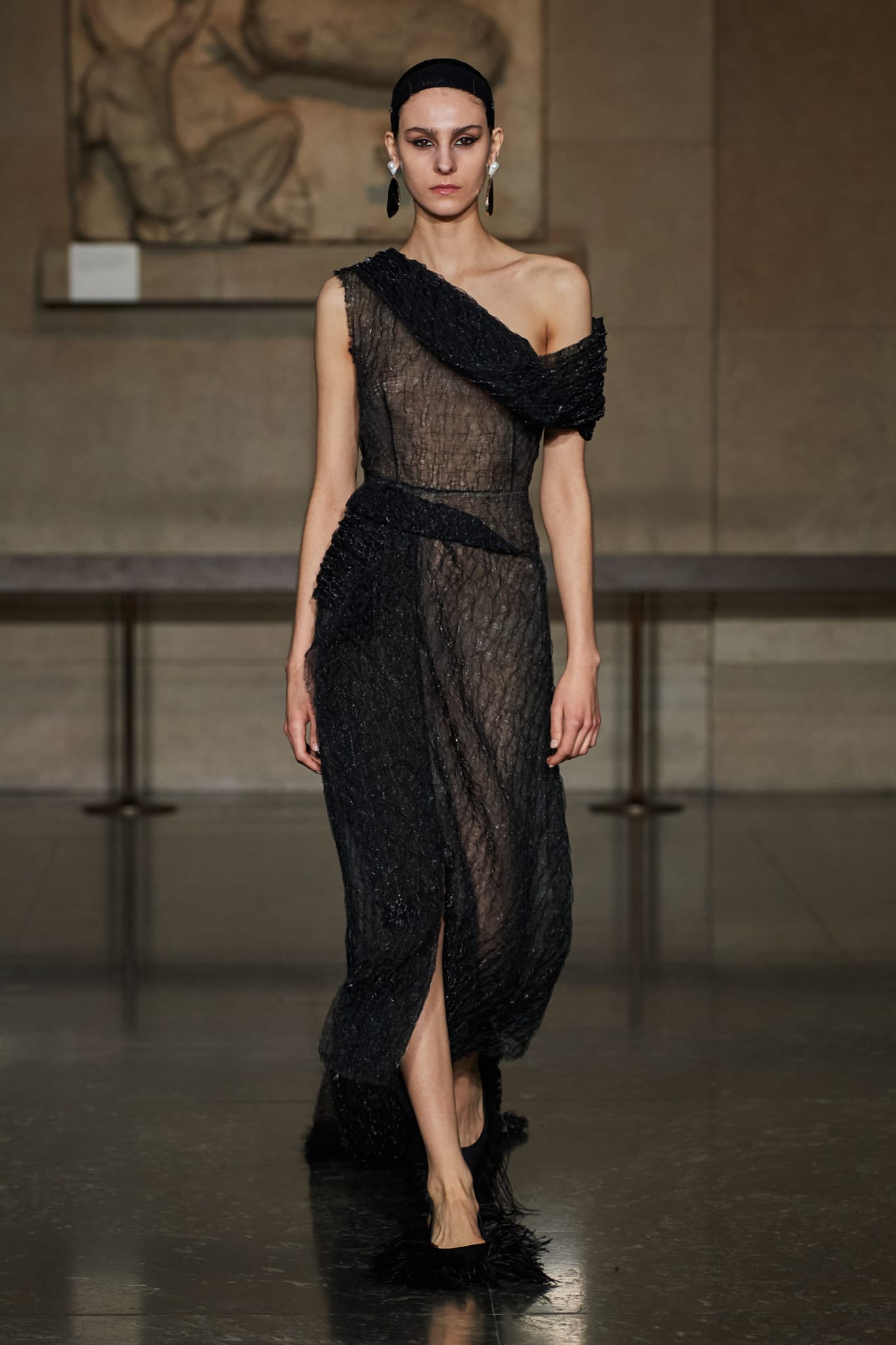 Tendencia escotes bordeados para otoñoinvierno 2024 por Erdem