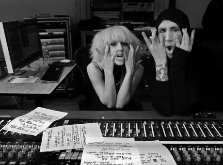 EL DESPRECIO DE MARILYN MANSON A LA MÚSICA DE LADY GAGA, EN PLENOS EXCESOS