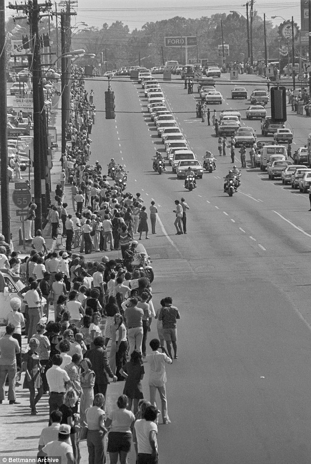 Thousands of people gathered for the 1977 funeral with only 70 at the mansion event
