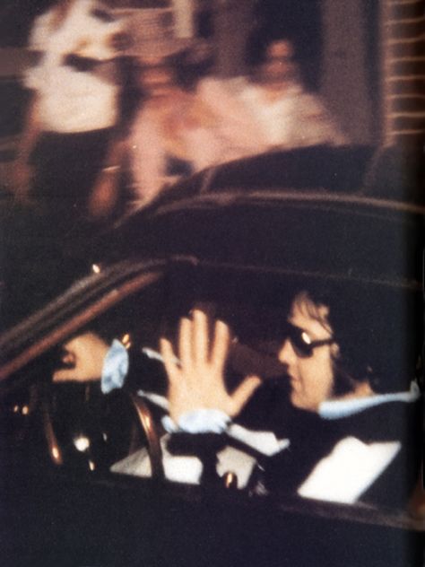 Last Known Photos Of Elvis Presley Before His Deathâ¦ | FeelNumb.com