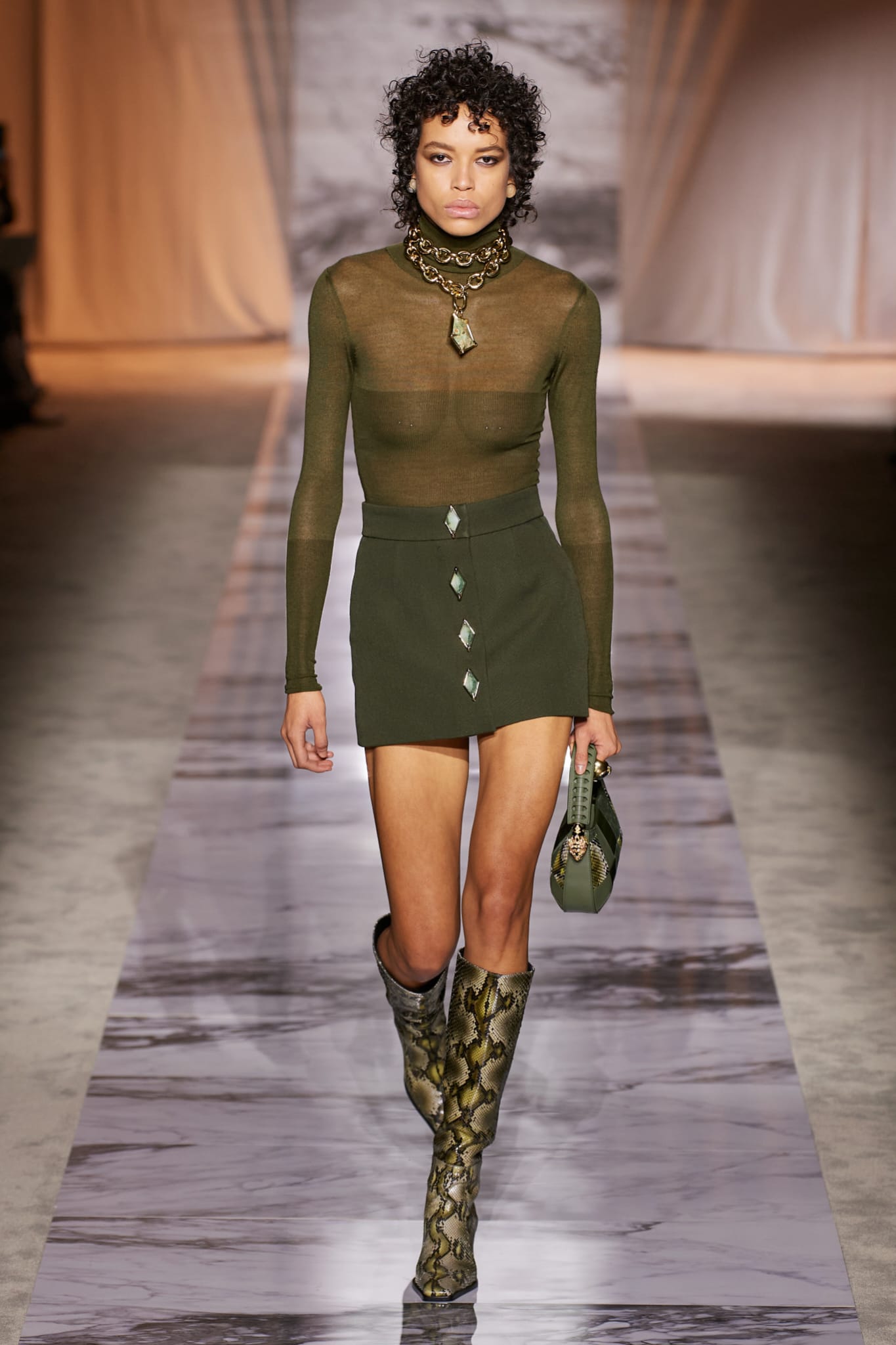 Botas 'animal print' de serpiente de la colección otoñoinvierno 2024 de Roberto Cavalli