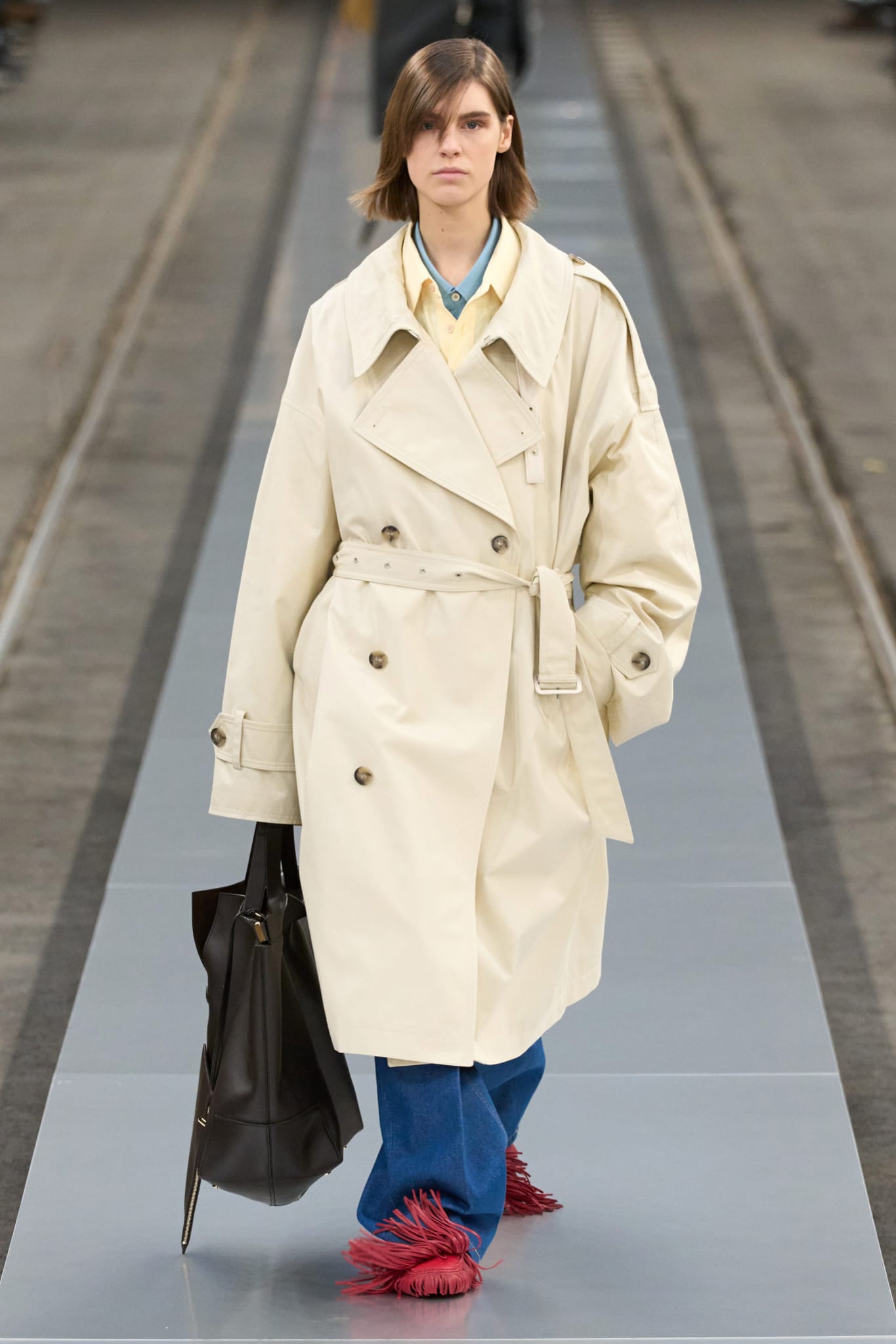 Zapatos planos con adornos en la colección otoñoinvierno 2024 de Tod's