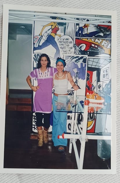 Eva, encargada de una de las tiendas, con Maria José, dependienta.