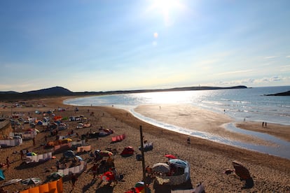 Ambiente en el el playón de A Frouxeira, uno de los más yodados de Galicia.
