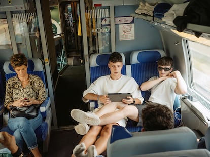 Dos viajeros de Interrail, camino a París.
