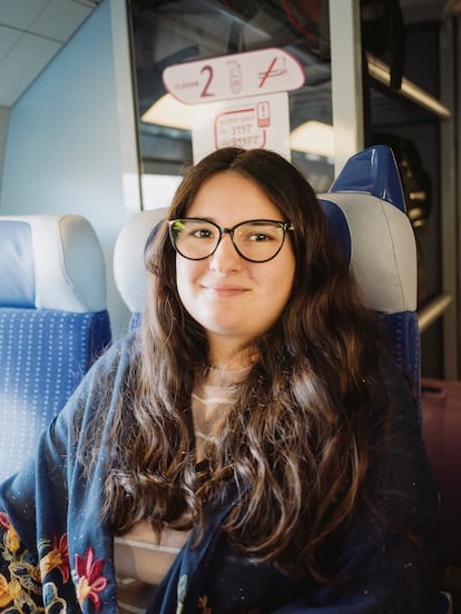  Inès Martínez, en el TGV rumbo a Nimes (Francia).