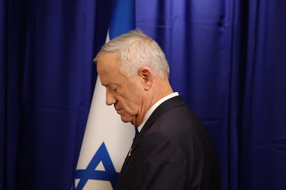 Benny Gantz, en una rueda de prensa en la que dio un ultimátum a Netanyahu para abandonar el Gobierno, este junio en Ramat Gan, cerca de Tel Aviv.