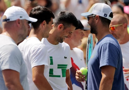 Djokvic, junto a Alcaraz durante un acto en Flushing Meadows.