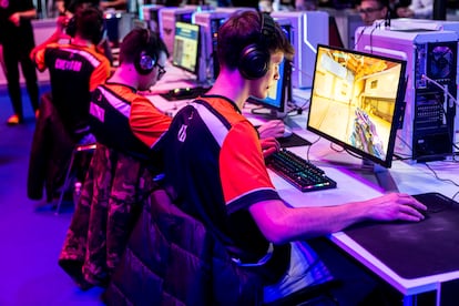 Una visión general de los jugadores que asisten a Gamergy 2022 en Ifema el 17 de diciembre de 2022 en Madrid. 