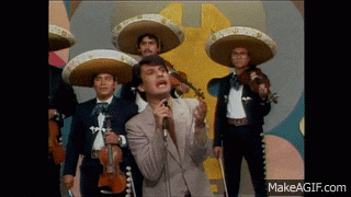 Juan Gabriel cantando en la televisión Juan Gabriel cantando en un programa de televisión.- Blog Hola Telcel