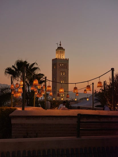 Vista de la mezquita de Koutoubia desde la terraza de El Fenn.