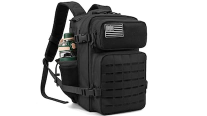 Este otro tipo de mochila tiene una confección muy resistente, impermeable al agua y con 25 litros de capacidad.