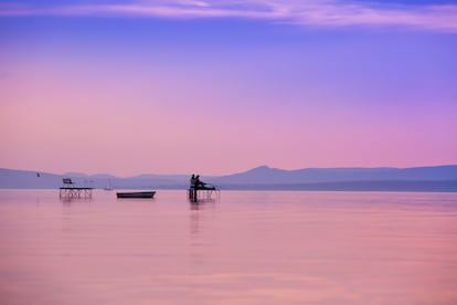 Pescadores en el lago Balatón.