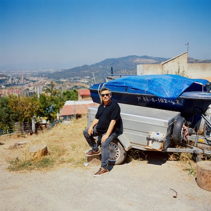 Eduard Fernández, en el barrio barcelonés de Torre Baró. 