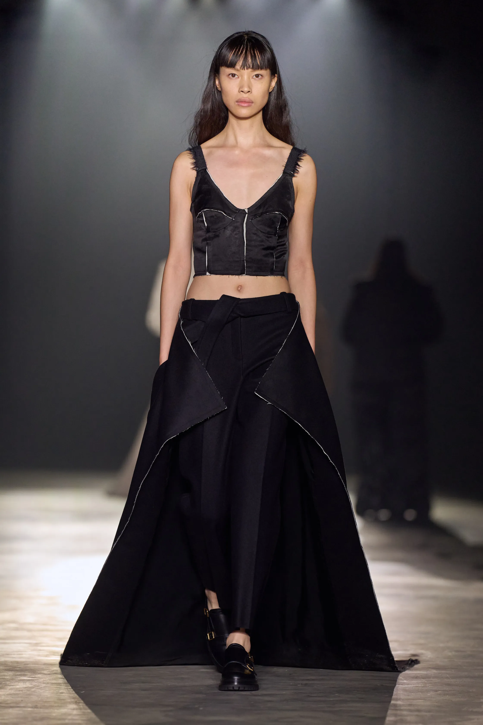 pantalones cigarette en Jason Wu otoñoinvierno 20242025.