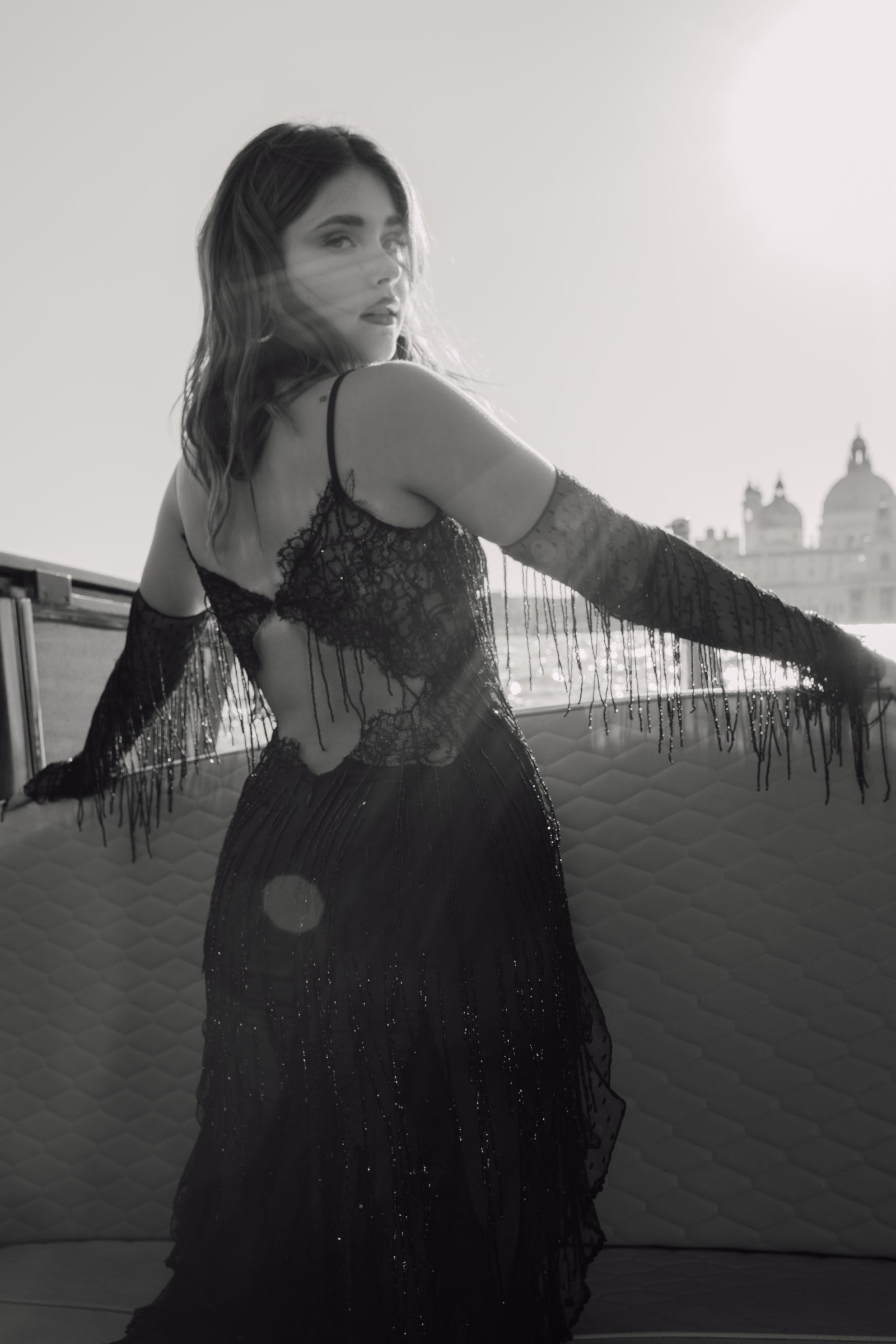 Vestido y zapatos Pinko  Joyas Tous  Make Up Dior Beauty