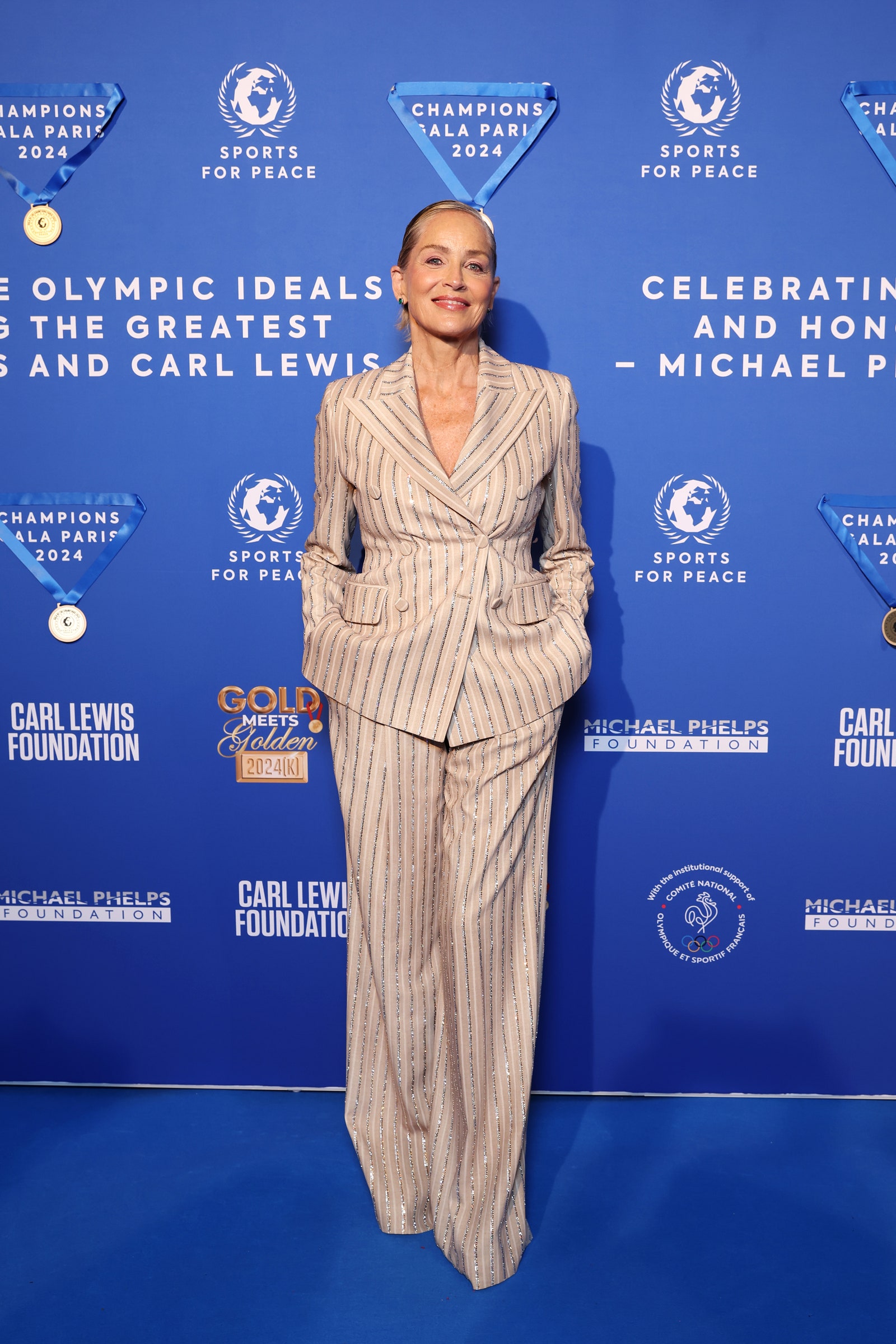 Sharon Stone traje de chaqueta