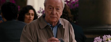 "Está con nosotros en espíritu": Christopher Nolan explica por qué 'Oppenheimer' rompió una racha de casi 20 años y Michael Caine no participa en ella