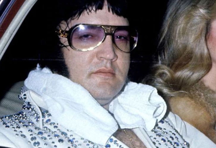 Resultado de imagen de michael cole bbc 1977 elvis