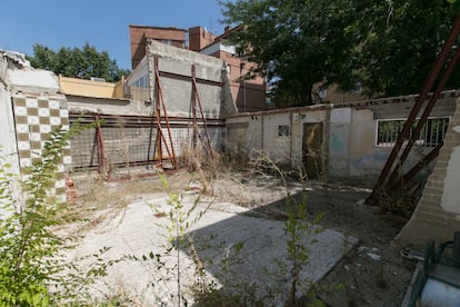 Así luce actualmente patio de la casa que compraron Malo y García y que tuvo que ser demolida en 2023.