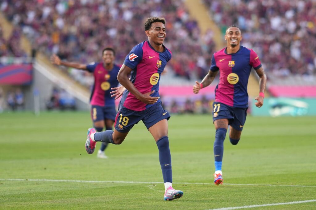 Lamine Yamal celebra el primer gol del FC Barcelona ante el Athletic este sábado.