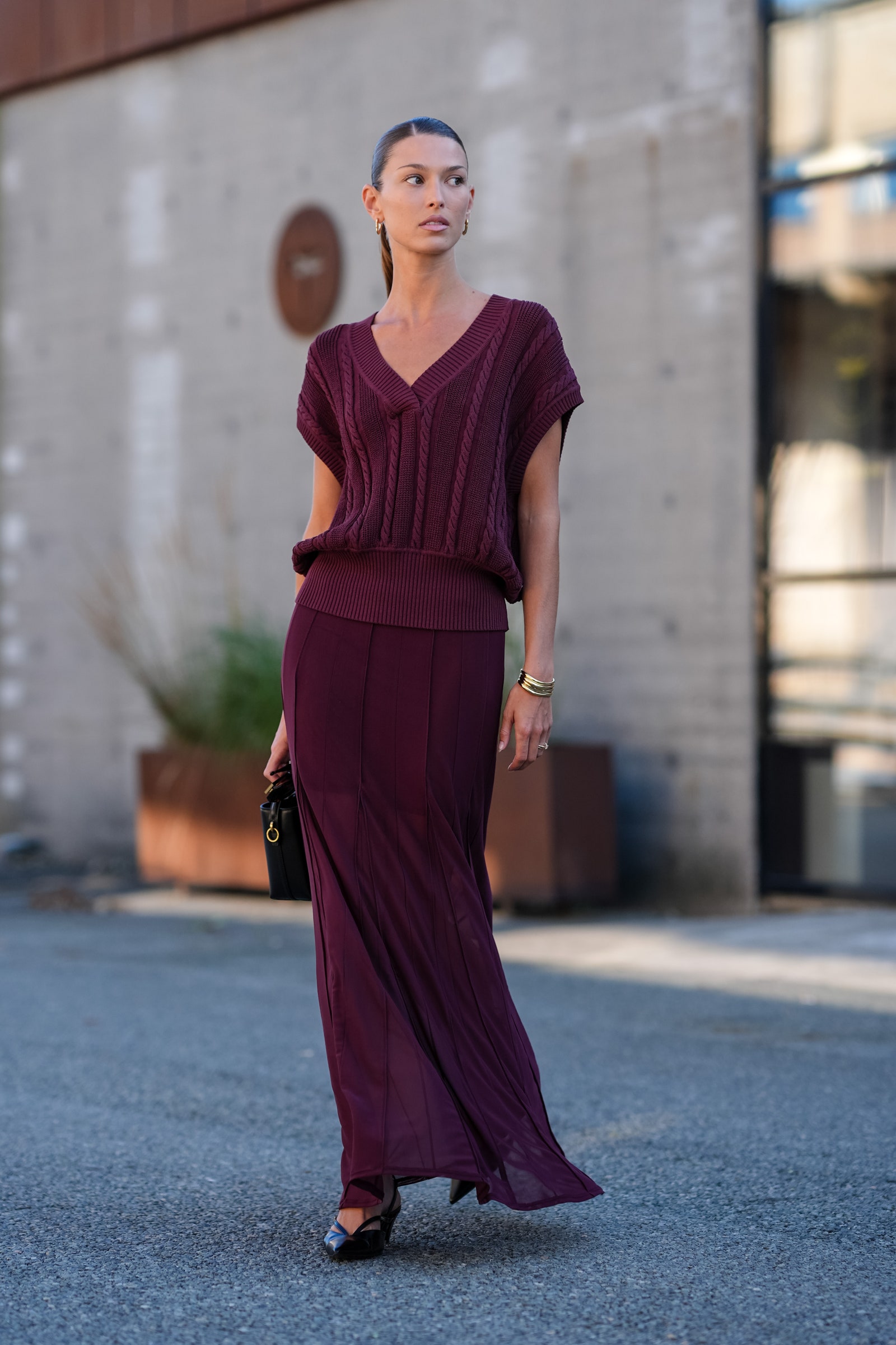 Street style total look granate Copenhagen Fashion Week SS25