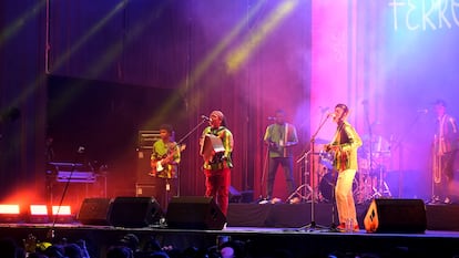 El grupo musical caboverdiano Ferro Gaita durante una actuación.